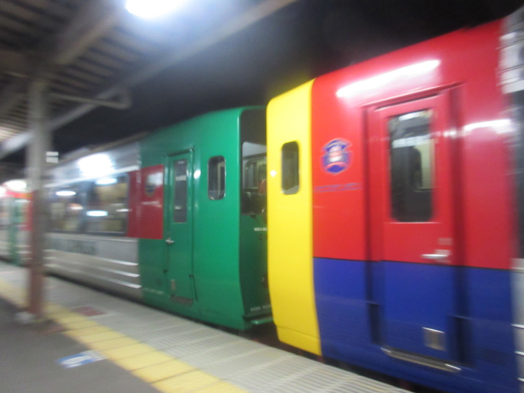 783系みどりとハウステンボス号の連結部分