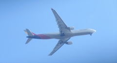 真下から写したASIANA