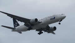 真上の通過するANA777