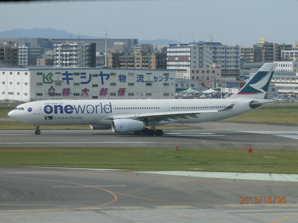 one world塗装キャセイパシフィック離陸