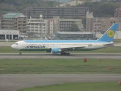 ウズベキスタン航空　B767の福岡飛来①