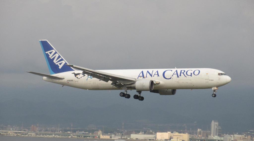 ANA CARGOの着陸