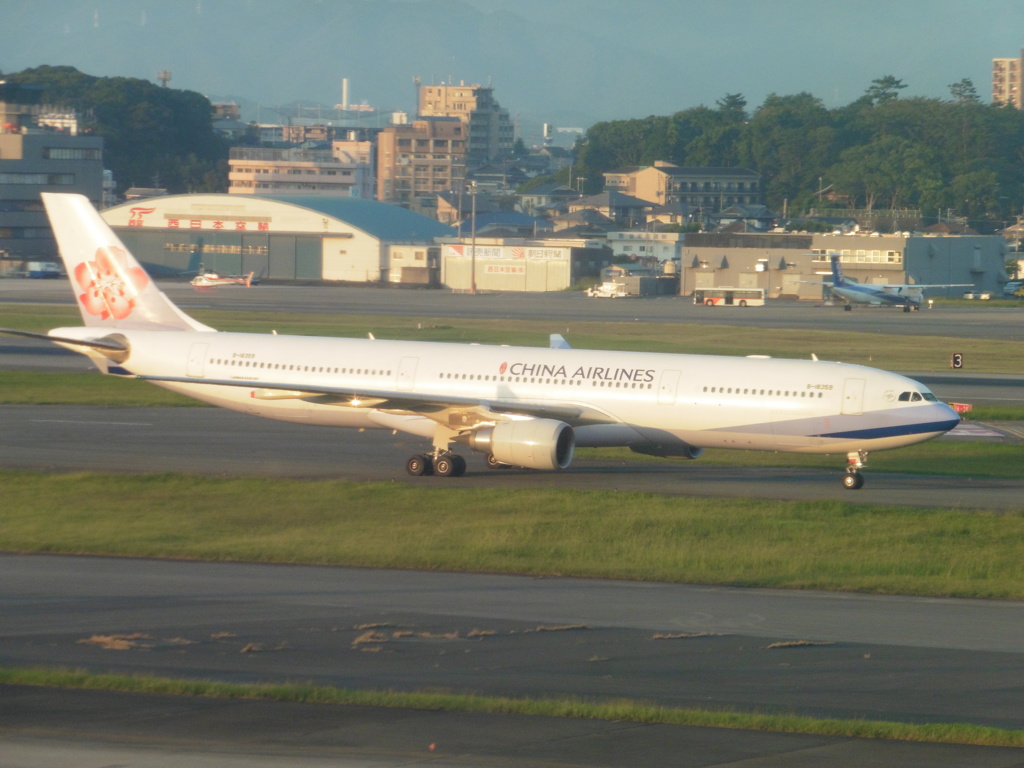 CHINA AIRLIEN  A330の到着