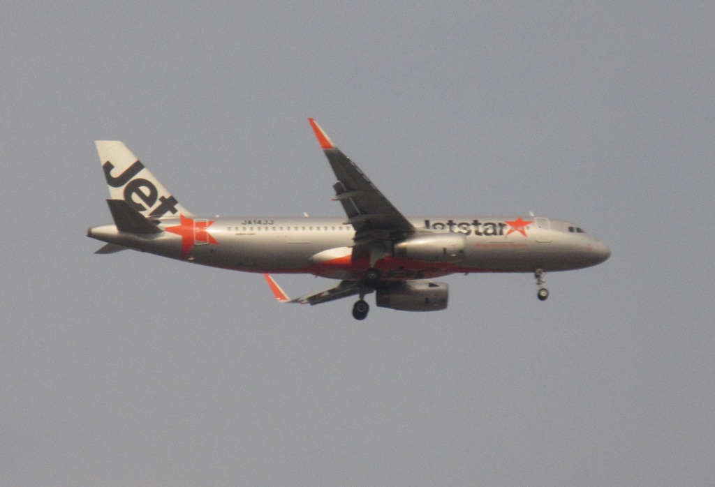 福岡空港へのアプローチを東区付近より眺める④