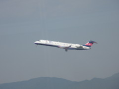 IBEXエアライン　CRJ700離陸