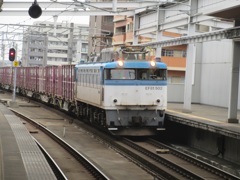 EF81-502貨物　箱崎駅にて