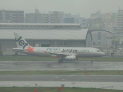 雨の福岡空港③