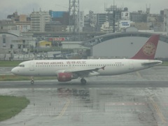 吉祥航空　B-6338離陸