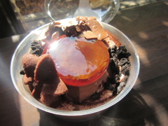 デザートのプリンアラモード