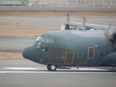 航空自衛隊C-130Hの離陸　福岡空港にて　③