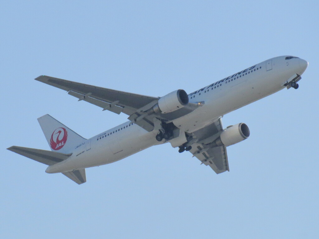 JAL　B767-300ER  福岡空港離陸