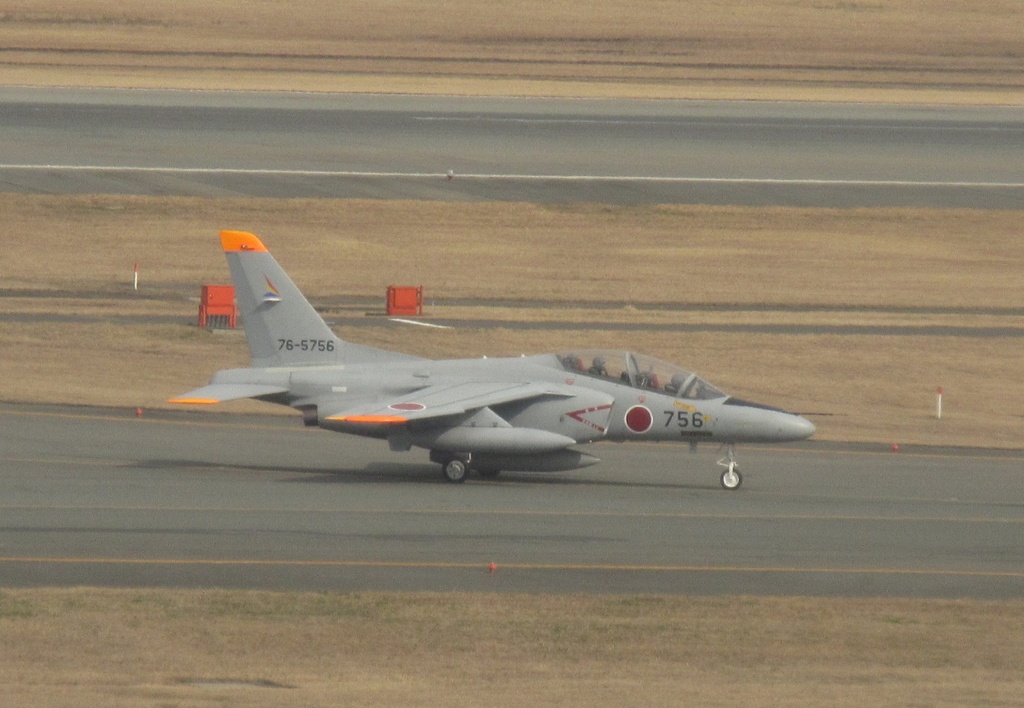 T-4　76-5737飛来