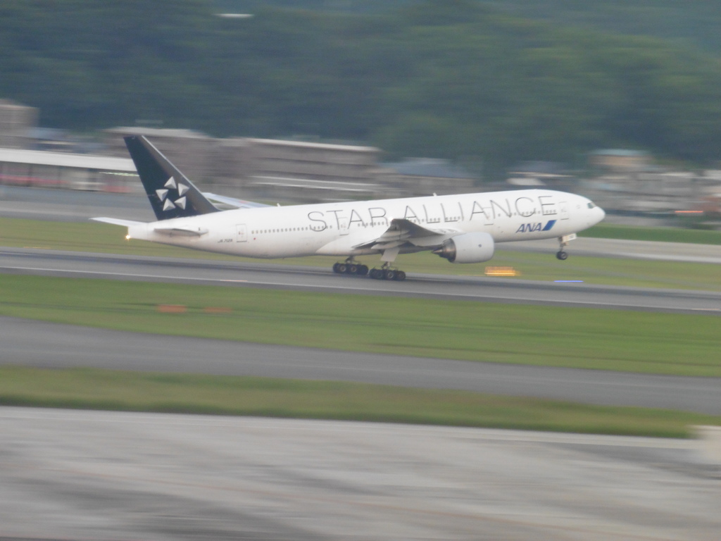 飛ぶＡＮＡ　B777-200