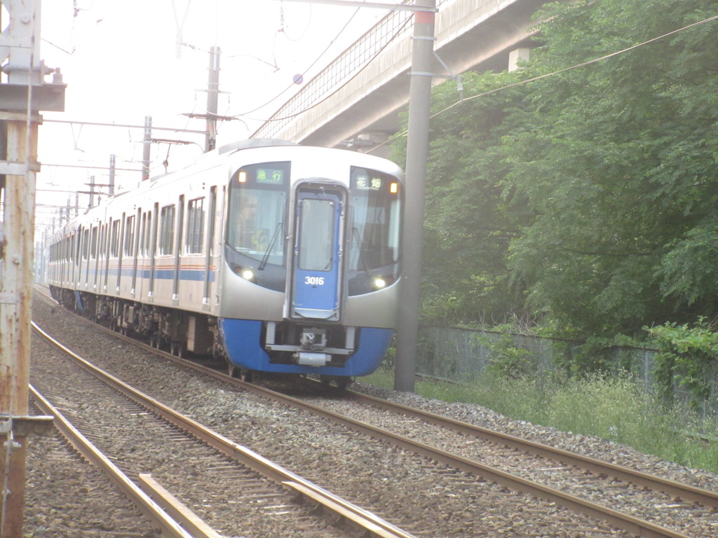 西鉄電車3000系通過