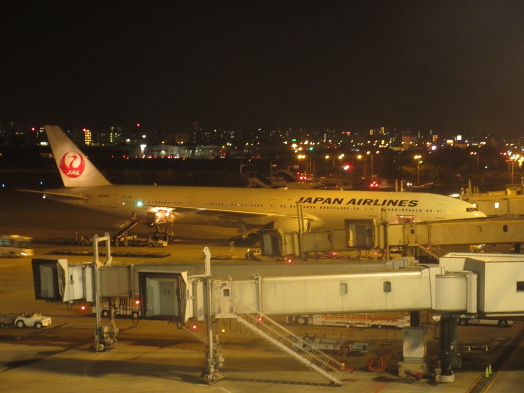 JAL　B777-300の到着
