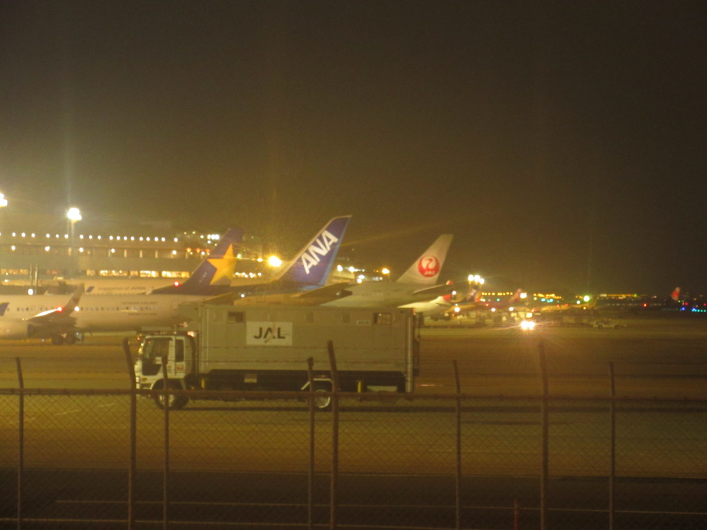 夜の空港にて④