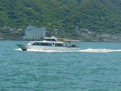 関門海峡を航行　①