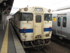 直方駅停車中のキハ147①