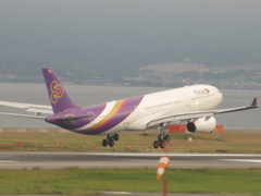 タイ国際　Ａ330着陸 HS-TBE