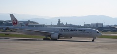 JAL　B777-300到着