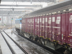 EF81-454 貨物の雨の日の通過　②
