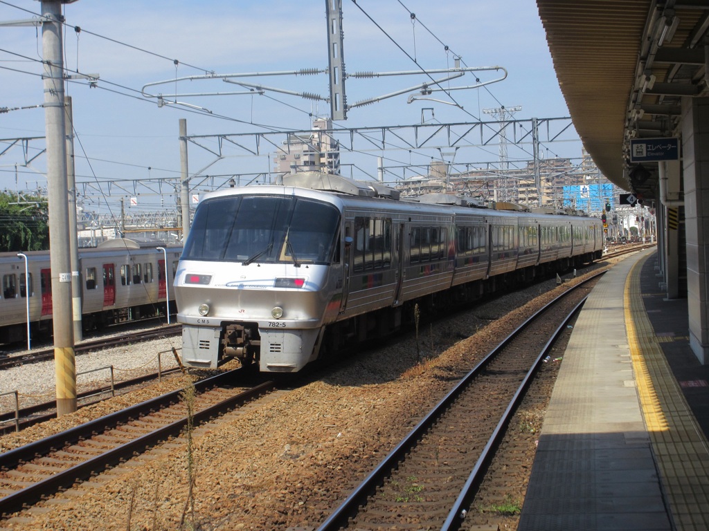 783系回送電車通過