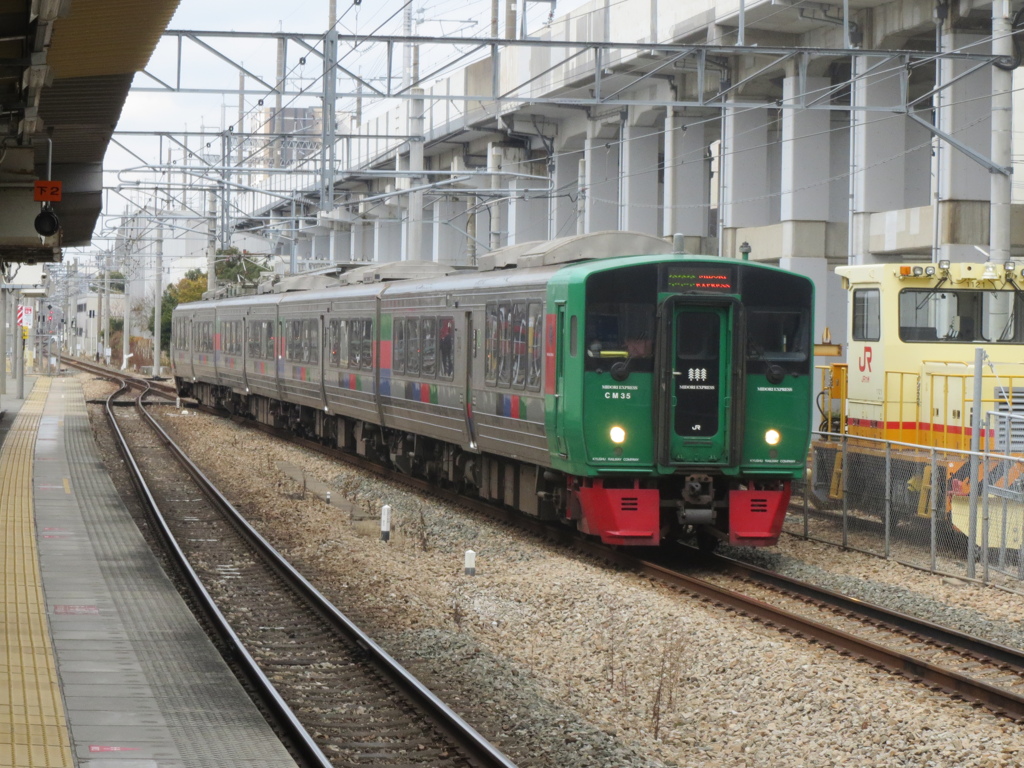 783系特急みどり　竹下駅にて