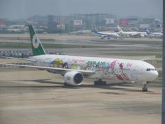 エバー航空　ハローキティの777-300