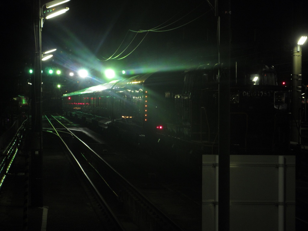 夜の列車の車両基地③