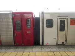 813系と817系の連結部分