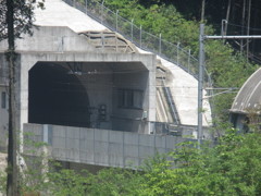 山麓の九州新幹線トンネル