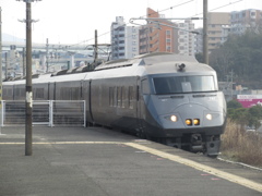 787系八幡駅通過