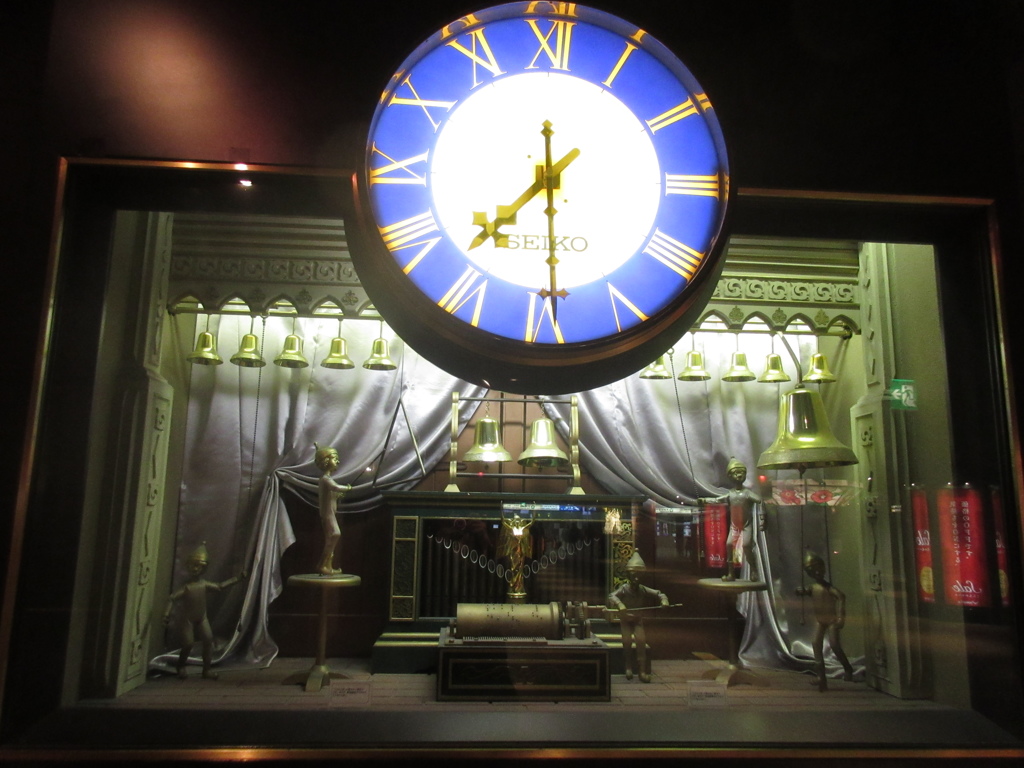 天神地下街のおしゃれな時計