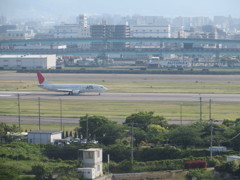 丘の上から眺める空港②