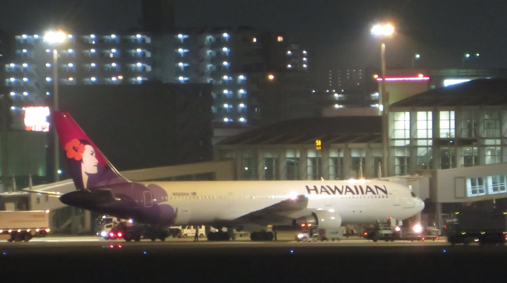 出発準備中のハワイアン航空B763