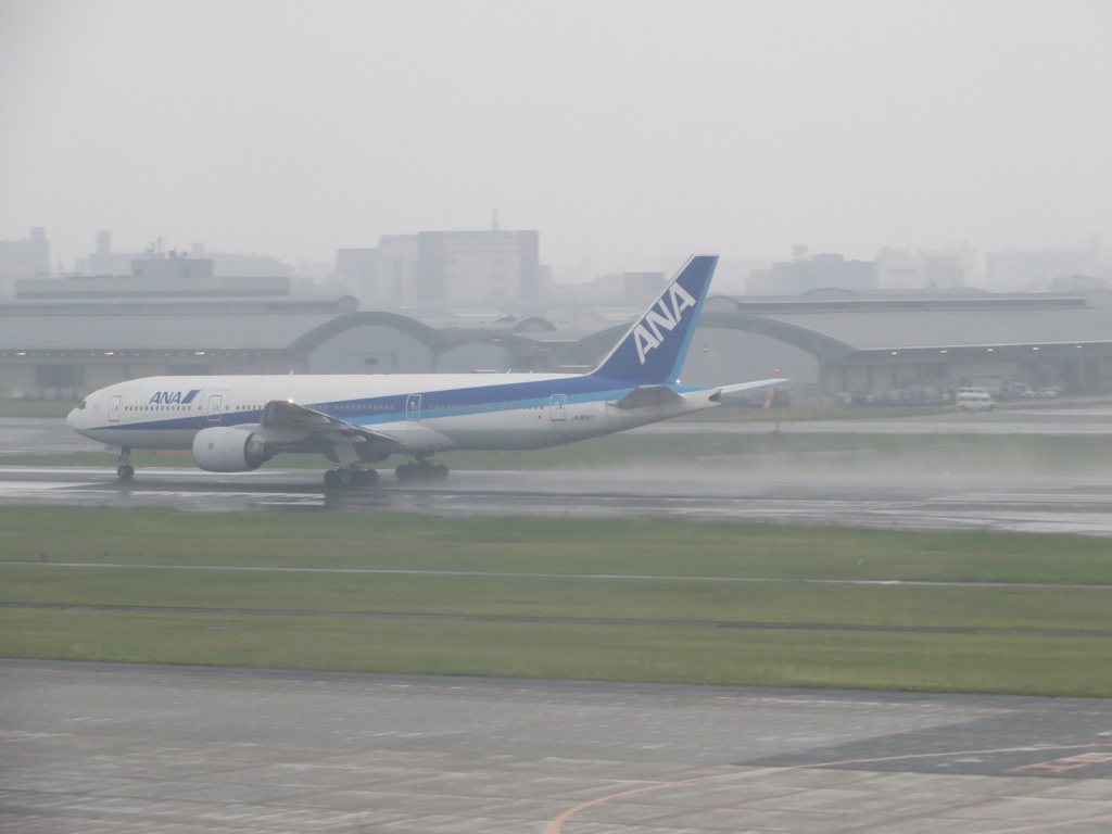 雨の中の離陸③