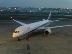 ANA B787-9の到着