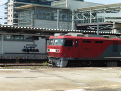 門司駅を通過するEH500-70