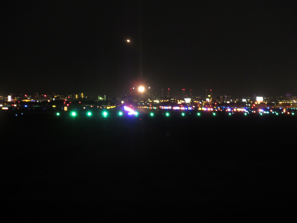 夜の福岡空港　⑩