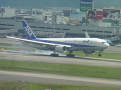 ANA B77-200着陸
