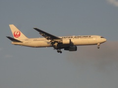 ランディング　JAL  767-300  JA622J