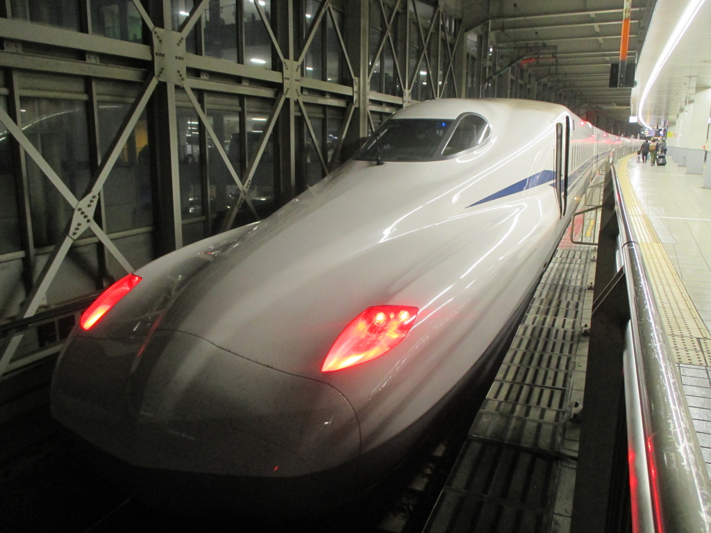 博多駅に停車中のN700s H1