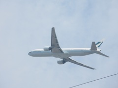 キャセイB777-300離陸