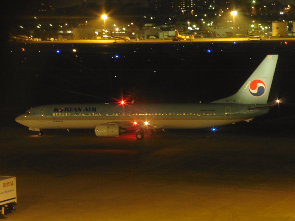 KOREAN　AIR　B737-900の出発