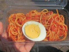 卵トッピングのミートソース