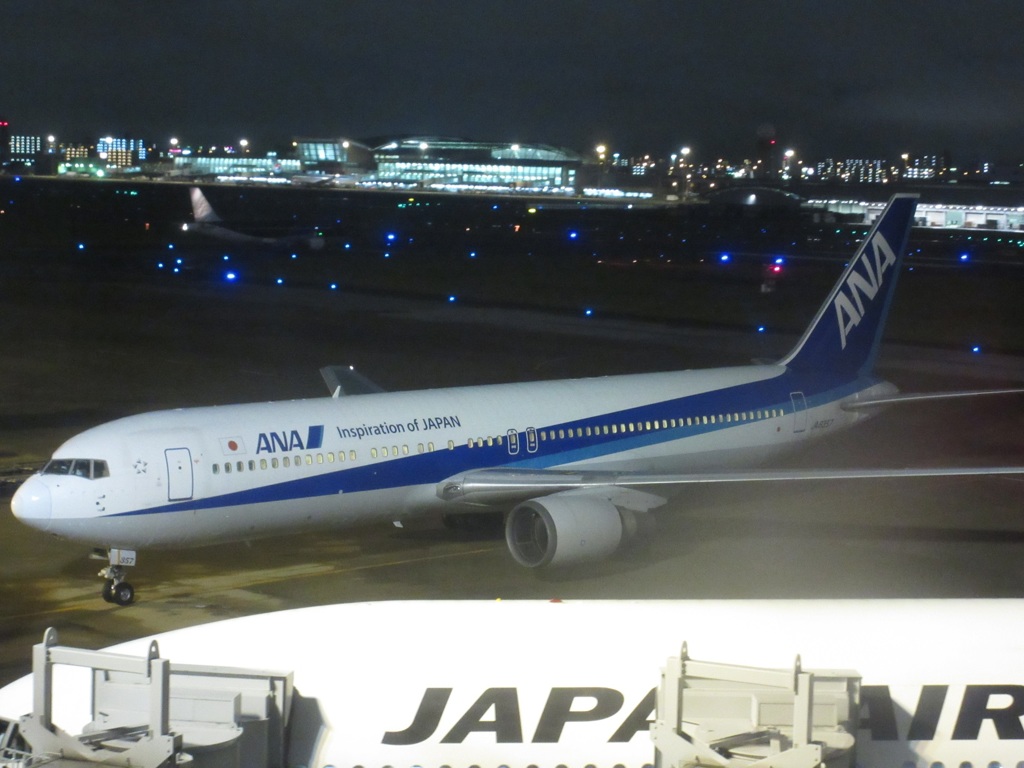 夜の空港にて⑫