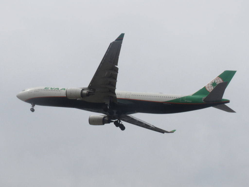 EVA AIR A330-300 福岡空港離陸