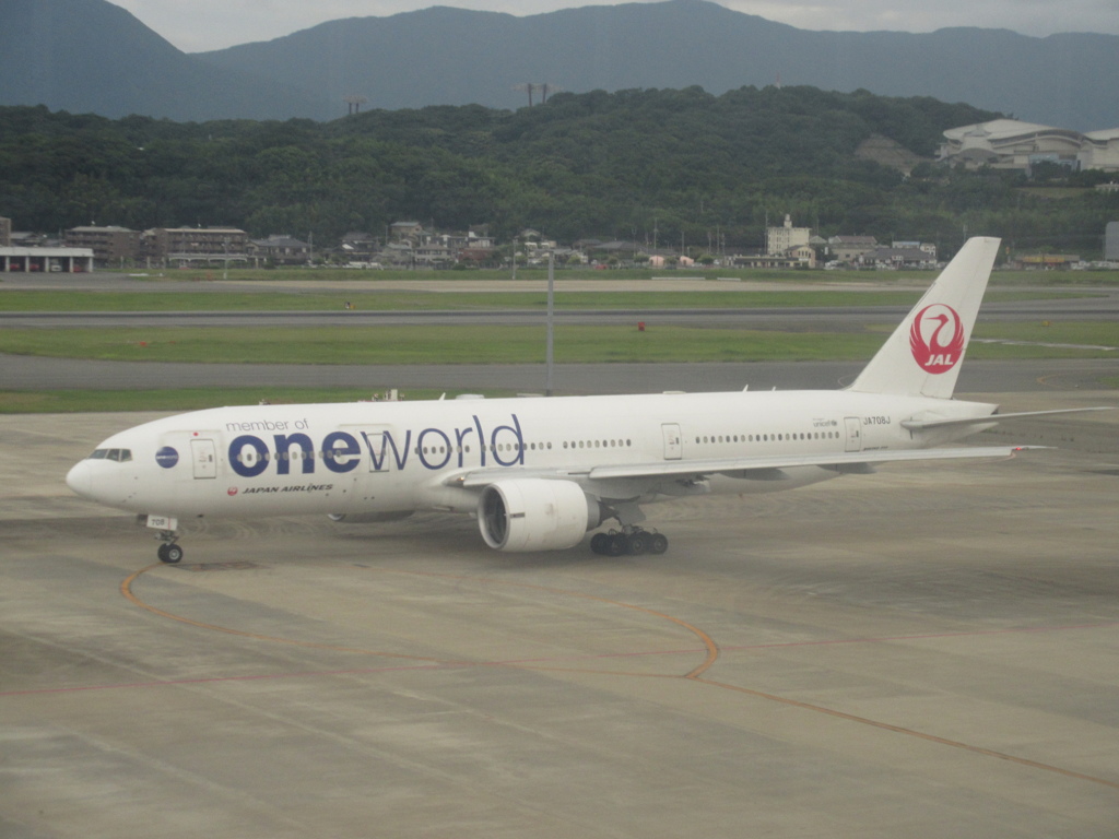 数日前に福岡空港へDVTしたJAL B777-200ER JA708J　①