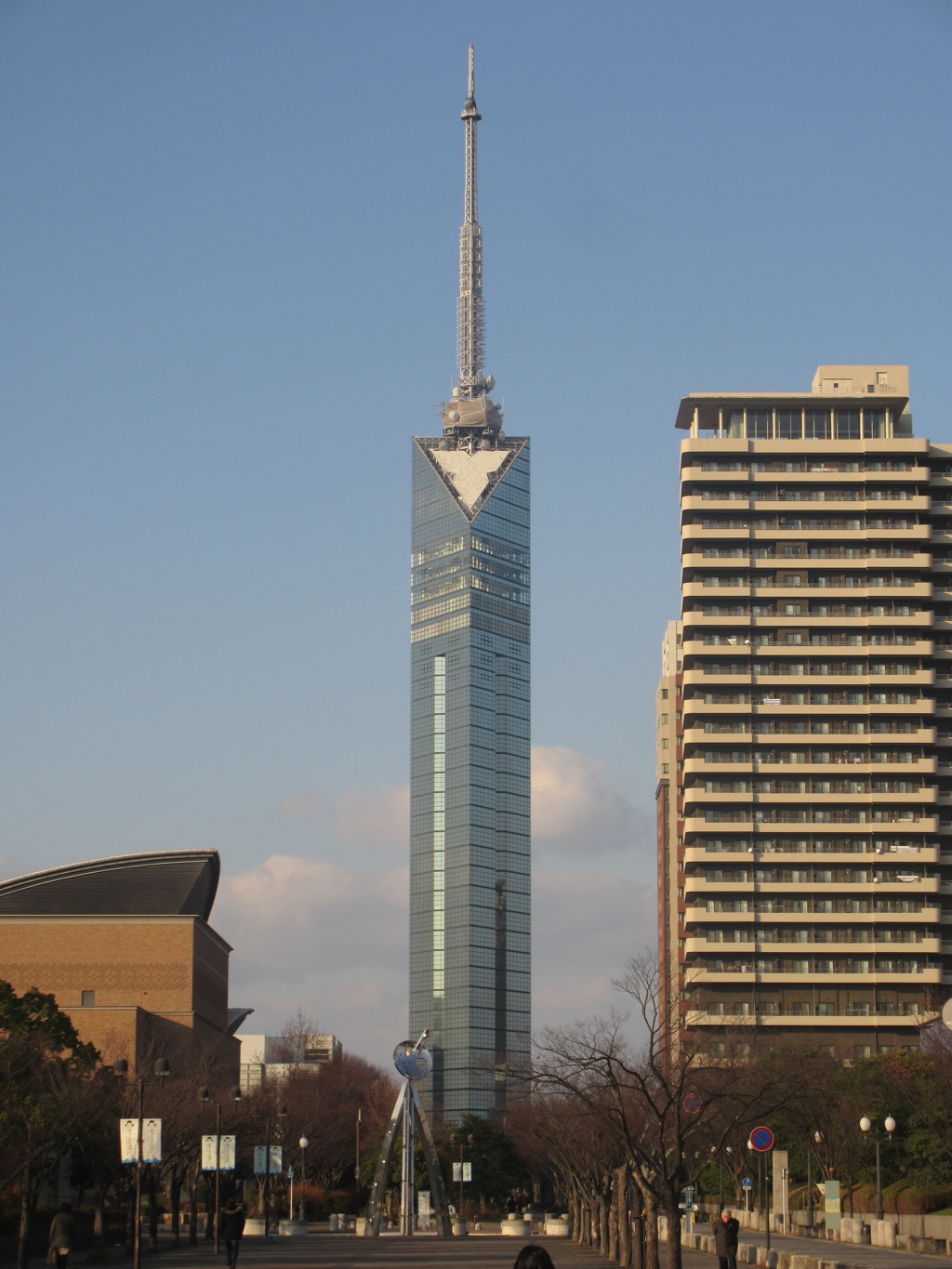 青空と福岡タワー