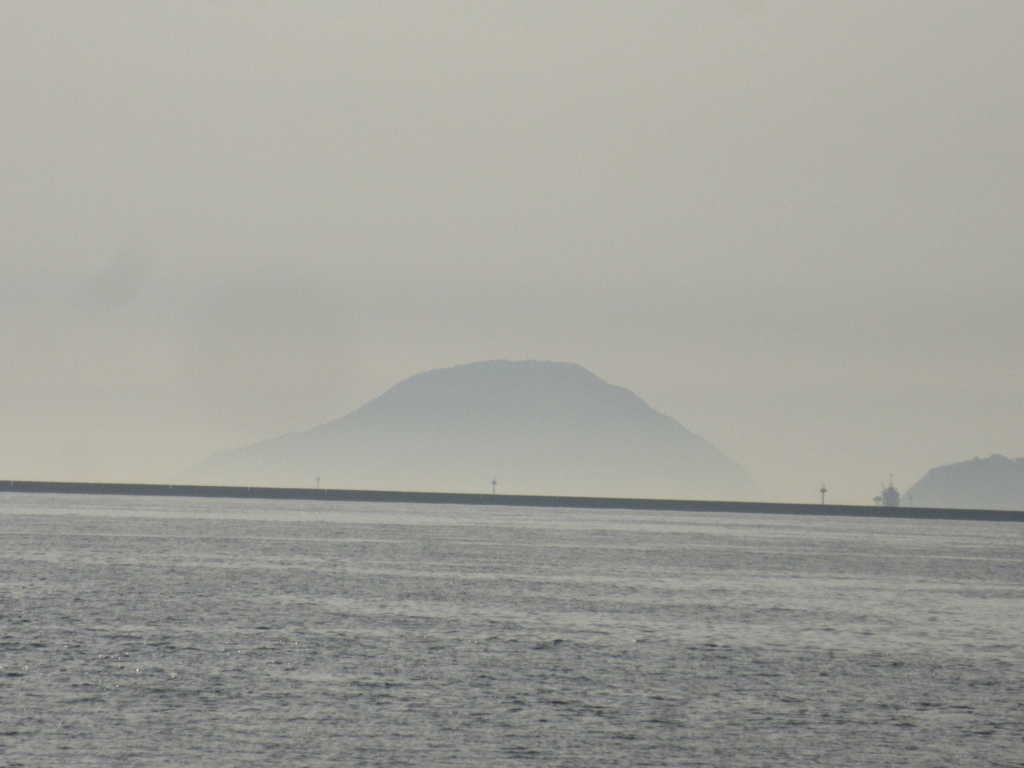 博多湾沖の玄海島